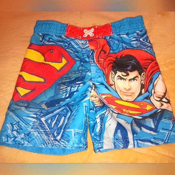 Boys size 2T, Superman swim trunks - Picture 1 of 3